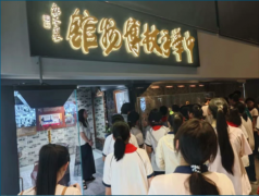 同窗们将讲堂上关于算法、机械制制的学问取企